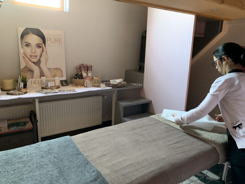 esthéticienne à domicile Lille Wattrelos vernis semi permanent soin visage massage maquillage épilation journée bien être